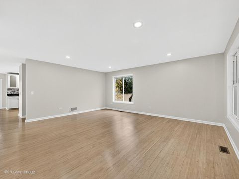 Tiny photo for 5541 E Celebrity Circle, Hanover Park, IL 60133 (MLS # 12525281)