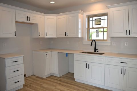 Tiny photo for 210 S Oak Street, El Paso, IL 61738 (MLS # 12496368)