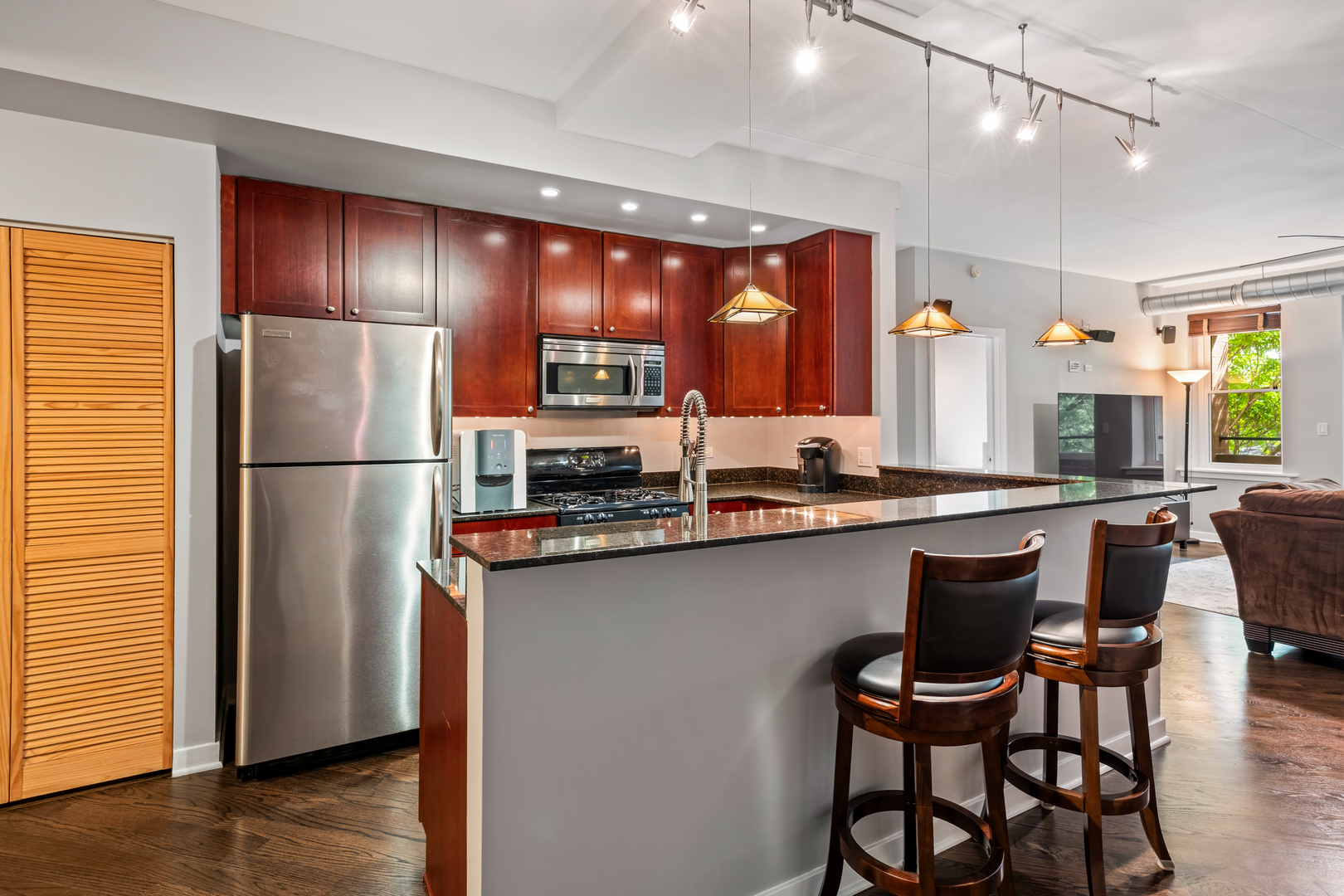 3550 W MONTROSE Avenue 308