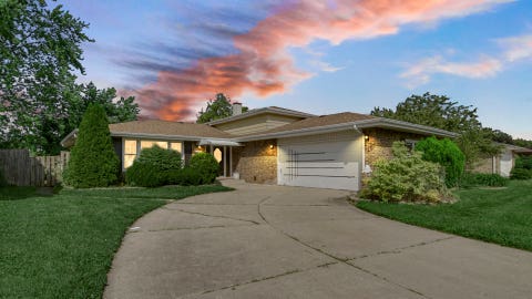 Tiny photo for 544 Thornwood Drive, South Holland, IL 60473 (MLS # 12718933)