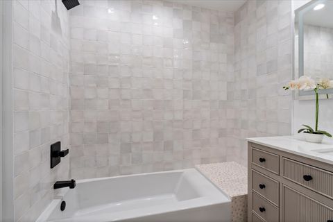 Tiny photo for 39 E Schiller Street #1E, Chicago, IL 60610 (MLS # 12617962)