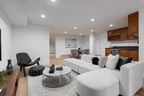 Tiny photo for 39 E Schiller Street #1E, Chicago, IL 60610 (MLS # 12617962)