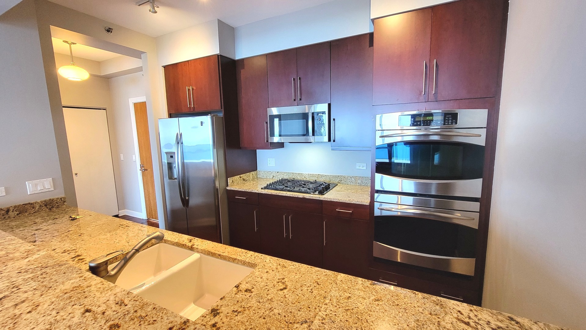 1211 S Prairie Avenue 2902