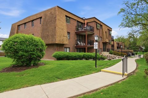 Photo of 385 Duane Street #304, Glen Ellyn, IL 60137 (MLS # 12627322)