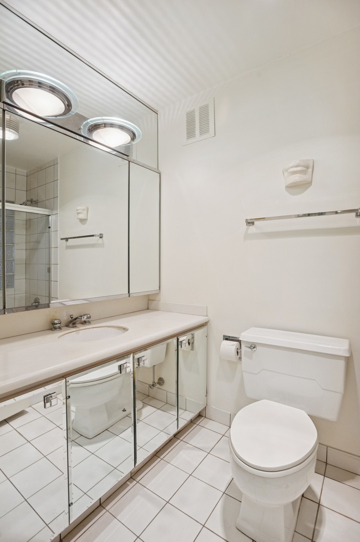 Chicago, Illinois 60611, United States, 4 Bedrooms Bedrooms, ,4 BathroomsBathrooms,Residential,Active,166044