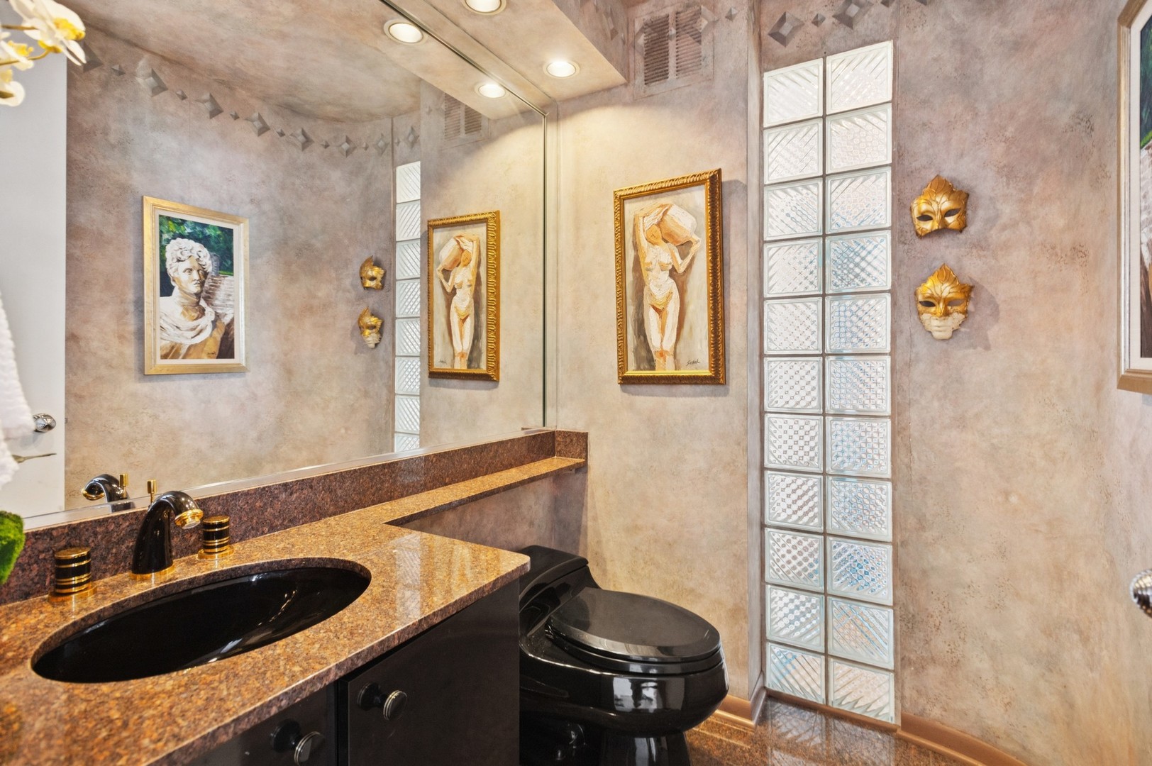 Chicago, Illinois 60611, United States, 4 Bedrooms Bedrooms, ,4 BathroomsBathrooms,Residential,Active,166044