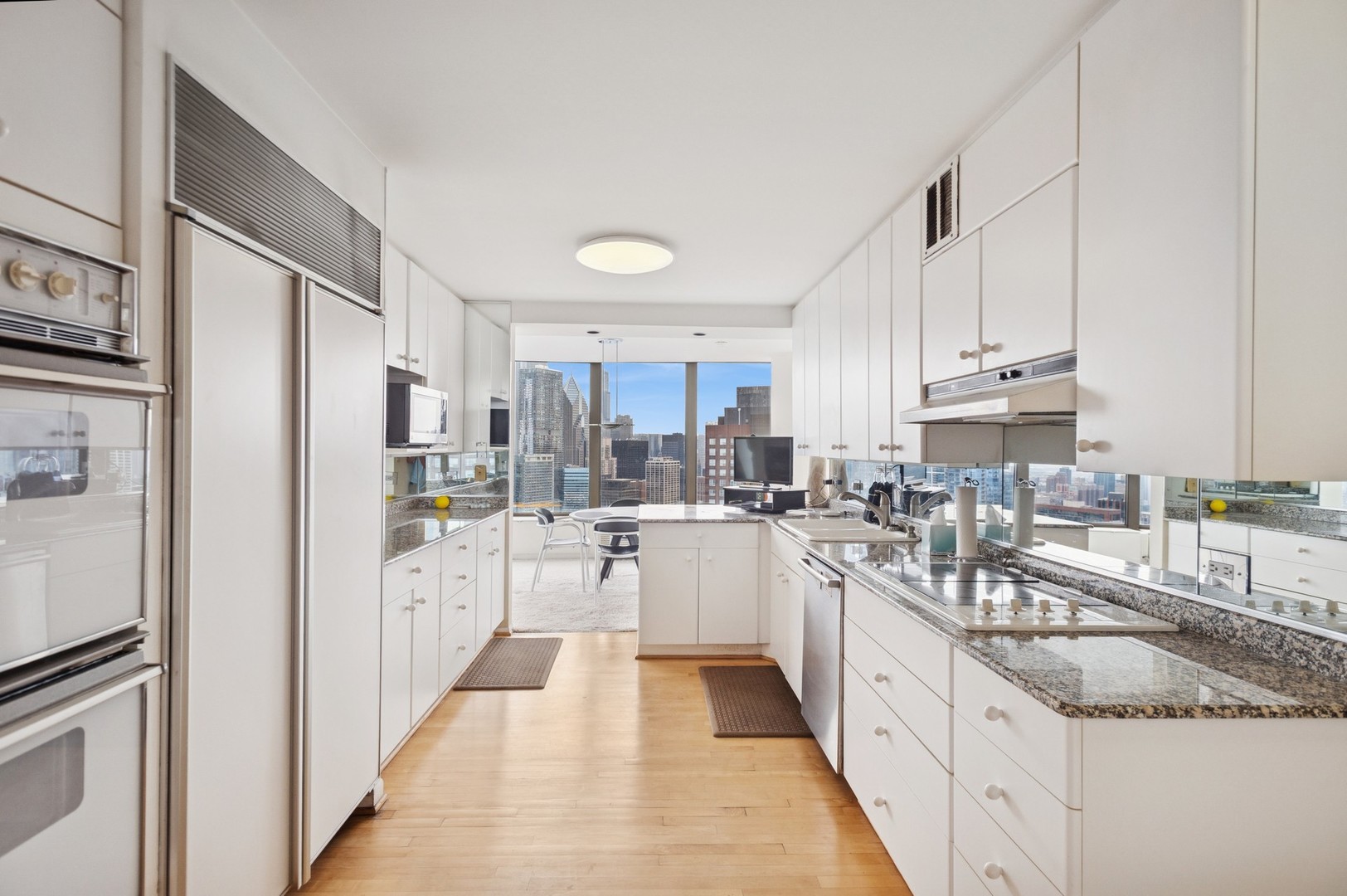 Chicago, Illinois 60611, United States, 4 Bedrooms Bedrooms, ,4 BathroomsBathrooms,Residential,Active,166044