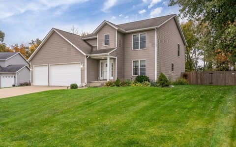 Photo of 5619 BUCKHORN Lane, Davenport, IA 52802 (MLS # 12794653)