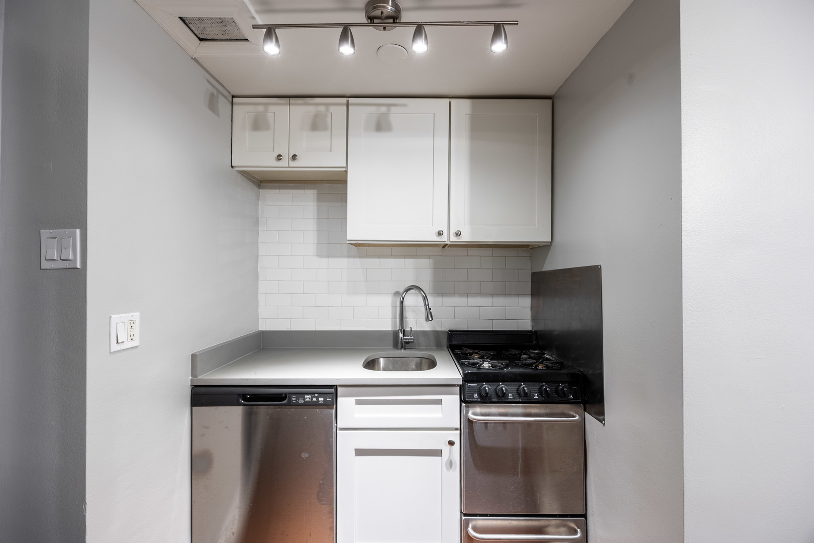 1140 N La Salle Drive 711