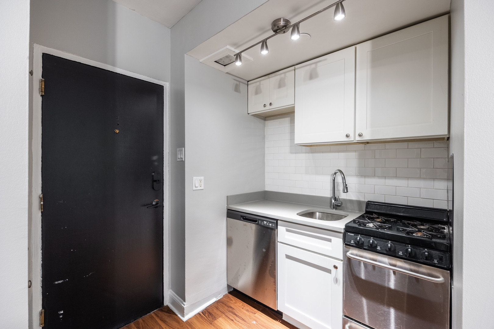 1140 N La Salle Drive 711