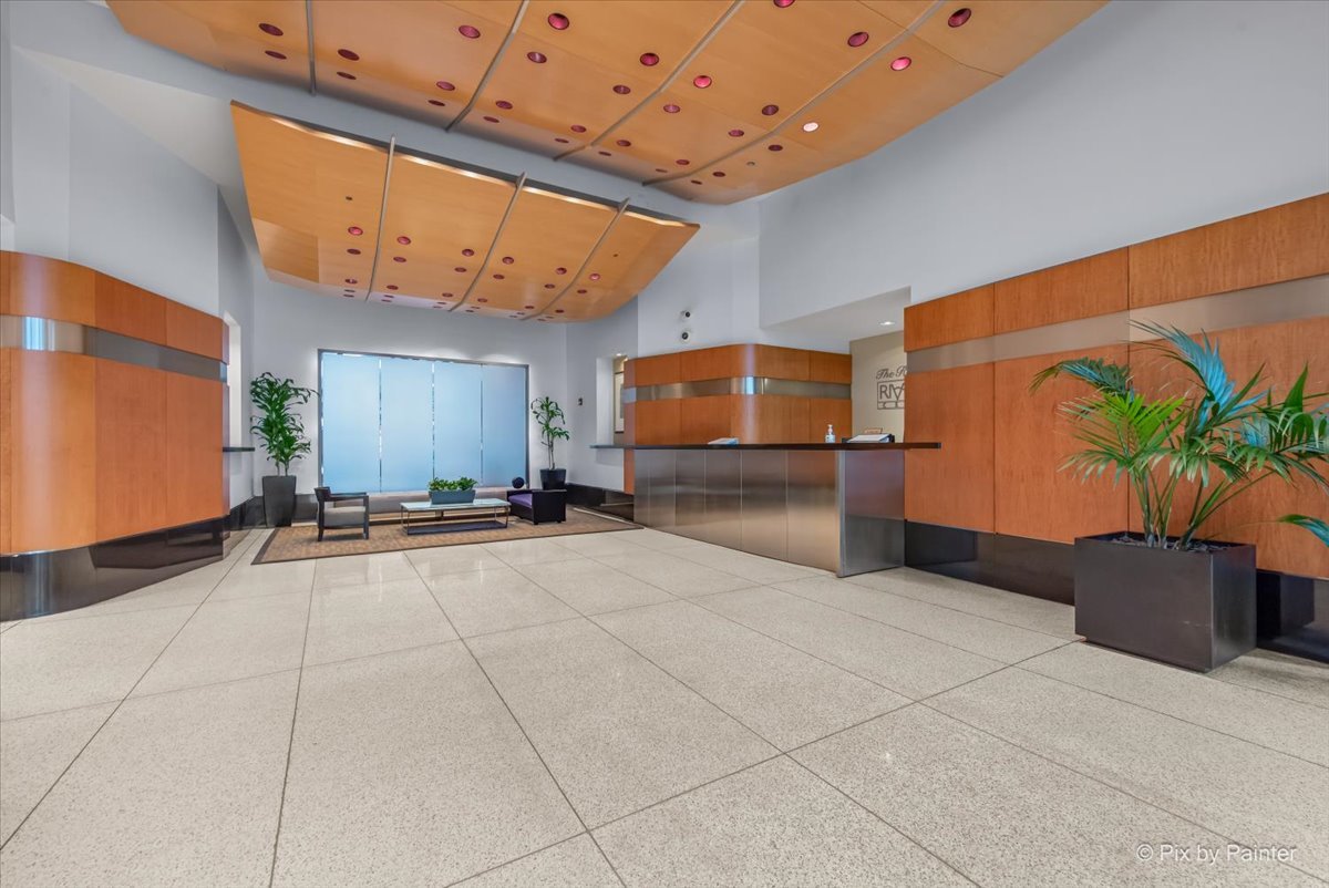 512 N Mcclurg Court 501