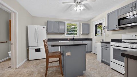 Tiny photo for 510 1/2 E Mulberry Street, Bloomington, IL 61701 (MLS # 12776810)