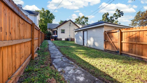Tiny photo for 510 1/2 E Mulberry Street, Bloomington, IL 61701 (MLS # 12776810)