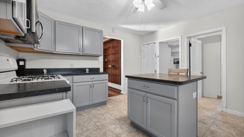 Tiny photo for 510 1/2 E Mulberry Street, Bloomington, IL 61701 (MLS # 12776810)