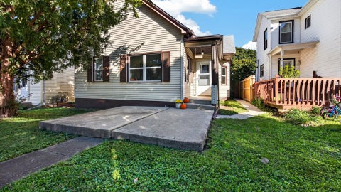 Photo of 510 1/2 E Mulberry Street, Bloomington, IL 61701 (MLS # 12776810)