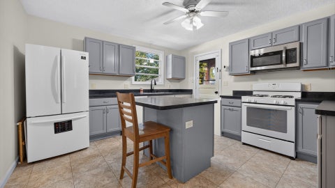 Tiny photo for 510 1/2 E Mulberry Street, Bloomington, IL 61701 (MLS # 12776810)