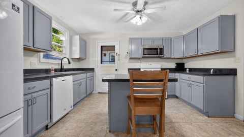 Tiny photo for 510 1/2 E Mulberry Street, Bloomington, IL 61701 (MLS # 12776810)
