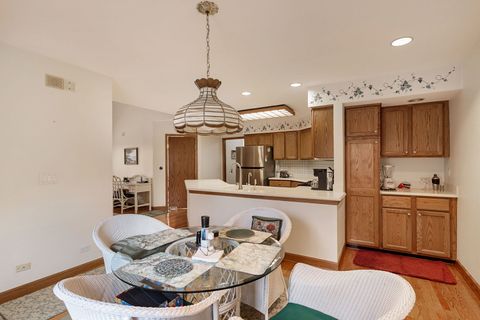 Tiny photo for 2012 Forest Creek Lane #2012, Libertyville, IL 60048 (MLS # 12578537)