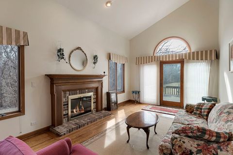 Tiny photo for 2012 Forest Creek Lane #2012, Libertyville, IL 60048 (MLS # 12578537)