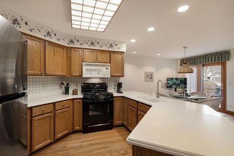 Tiny photo for 2012 Forest Creek Lane #2012, Libertyville, IL 60048 (MLS # 12578537)
