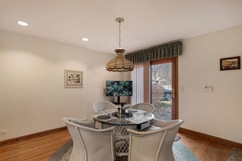 Tiny photo for 2012 Forest Creek Lane #2012, Libertyville, IL 60048 (MLS # 12578537)