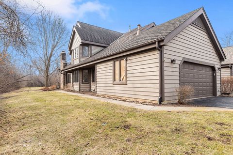 Tiny photo for 2012 Forest Creek Lane #2012, Libertyville, IL 60048 (MLS # 12578537)