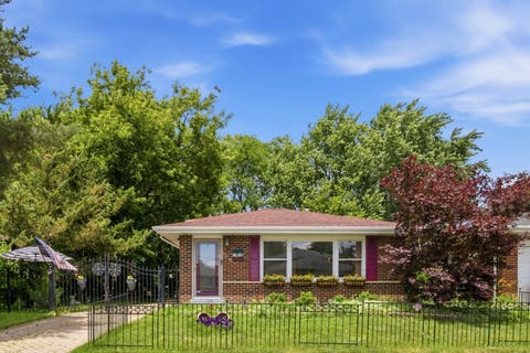 Tiny photo for 2176 N Westmoreland Drive, Palatine, IL 60074 (MLS # 12674544)