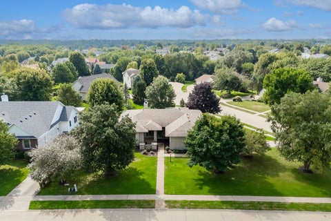 Tiny photo for 5349 Griffin Lane, Bettendorf, IA 52722 (MLS # 12760193)