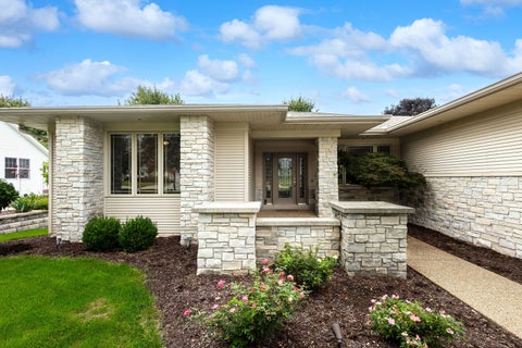 Tiny photo for 5349 Griffin Lane, Bettendorf, IA 52722 (MLS # 12760193)
