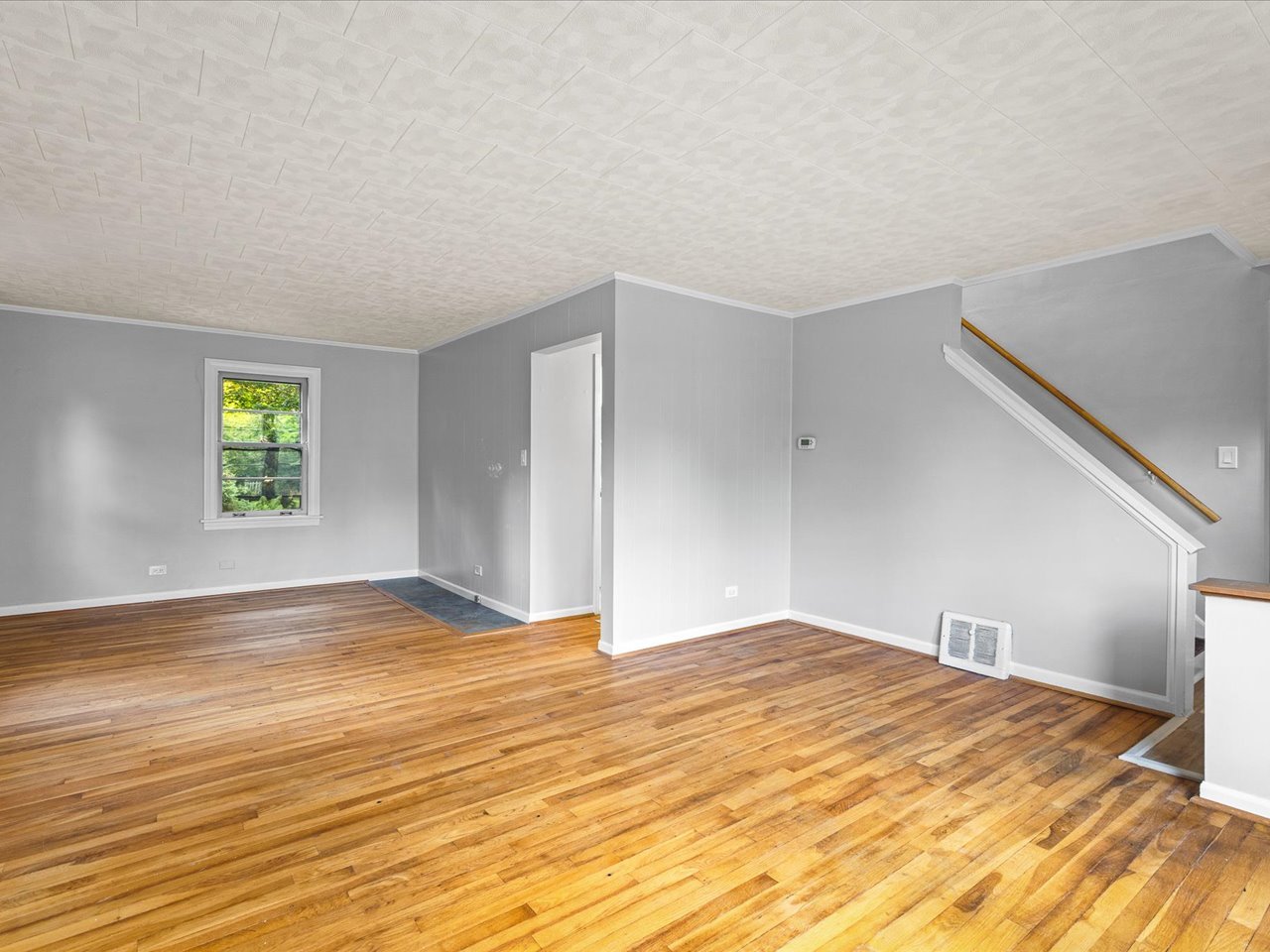 3S270 Gates Place