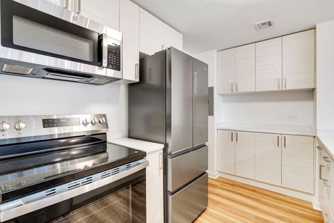 Tiny photo for 5050 S East End Avenue #7A, Chicago, IL 60615 (MLS # 12503752)