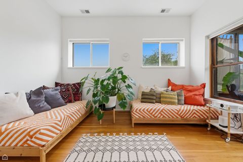 Tiny photo for 6123 S Woodlawn Avenue #3, Chicago, IL 60637 (MLS # 12653095)