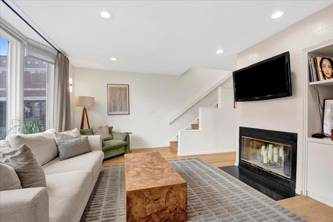 Tiny photo for 2720 N Greenview Avenue #E, Chicago, IL 60614 (MLS # 12583106)