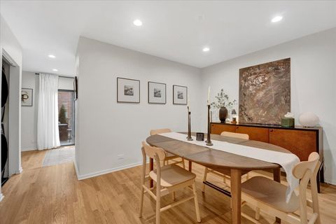 Tiny photo for 2720 N Greenview Avenue #E, Chicago, IL 60614 (MLS # 12583106)
