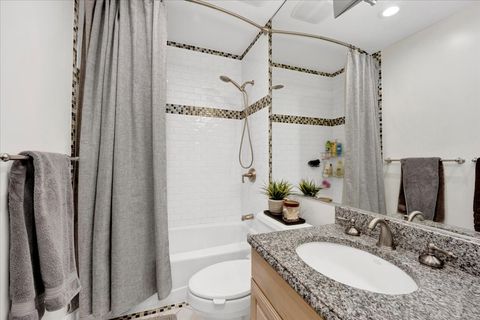 Tiny photo for 2720 N Greenview Avenue #E, Chicago, IL 60614 (MLS # 12583106)