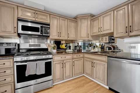 Tiny photo for 2720 N Greenview Avenue #E, Chicago, IL 60614 (MLS # 12583106)