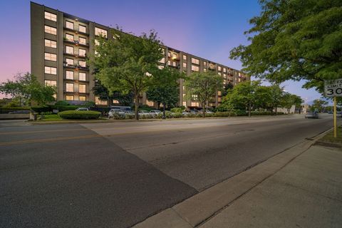Tiny photo for 4601 W Touhy Avenue #714, Lincolnwood, IL 60712 (MLS # 12450119)