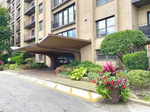 Tiny photo for 4601 W Touhy Avenue #714, Lincolnwood, IL 60712 (MLS # 12450119)
