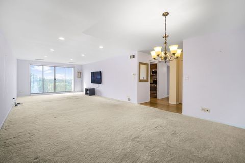 Tiny photo for 4601 W Touhy Avenue #714, Lincolnwood, IL 60712 (MLS # 12450119)