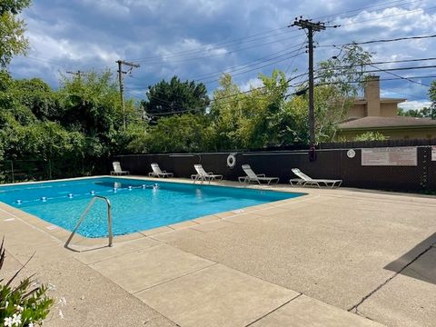 Tiny photo for 4601 W Touhy Avenue #714, Lincolnwood, IL 60712 (MLS # 12450119)