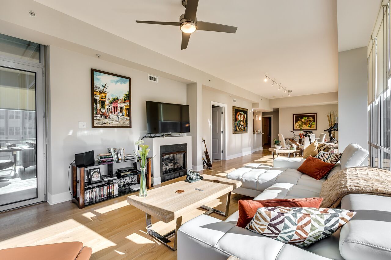 525 KEDZIE Avenue 402