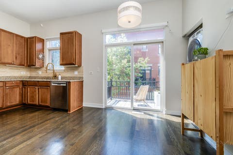 Tiny photo for 831 W 14th Place, Chicago, IL 60608 (MLS # 12699940)