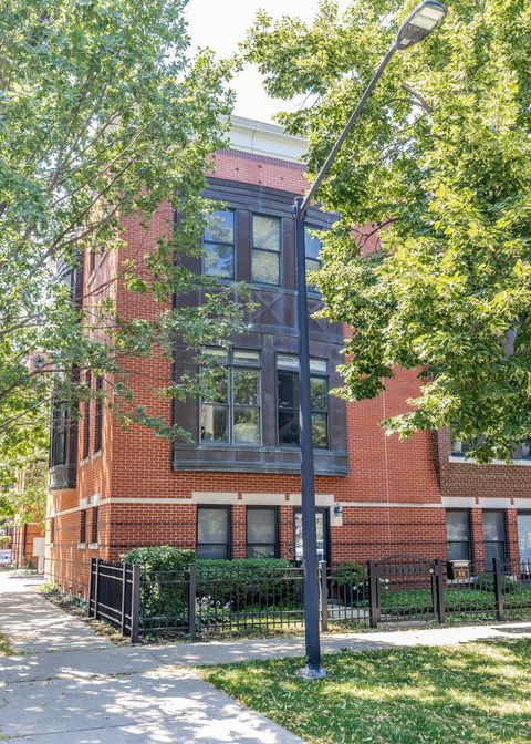 Photo of 831 W 14th Place, Chicago, IL 60608 (MLS # 12699940)