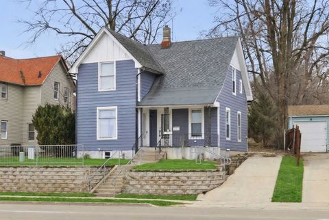 Photo of 1525 S Main Street, Rockford, IL 61102 (MLS # 12566530)