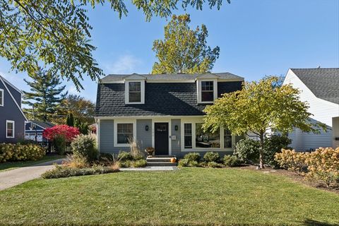 Photo of 746 N Pine Avenue, Arlington Heights, IL 60004 (MLS # 12513669)