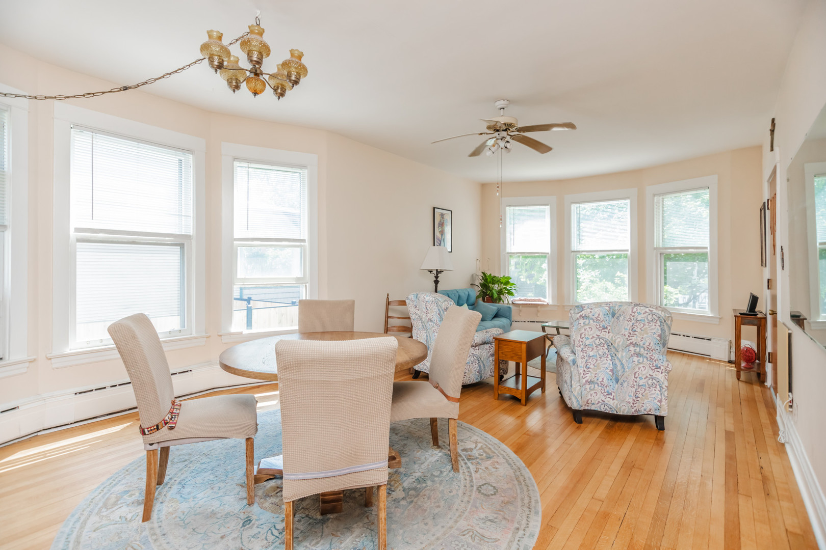 Forest Park, Illinois 60130, United States, 3 Bedrooms Bedrooms, ,3 BathroomsBathrooms,Residential,Contingent,187158