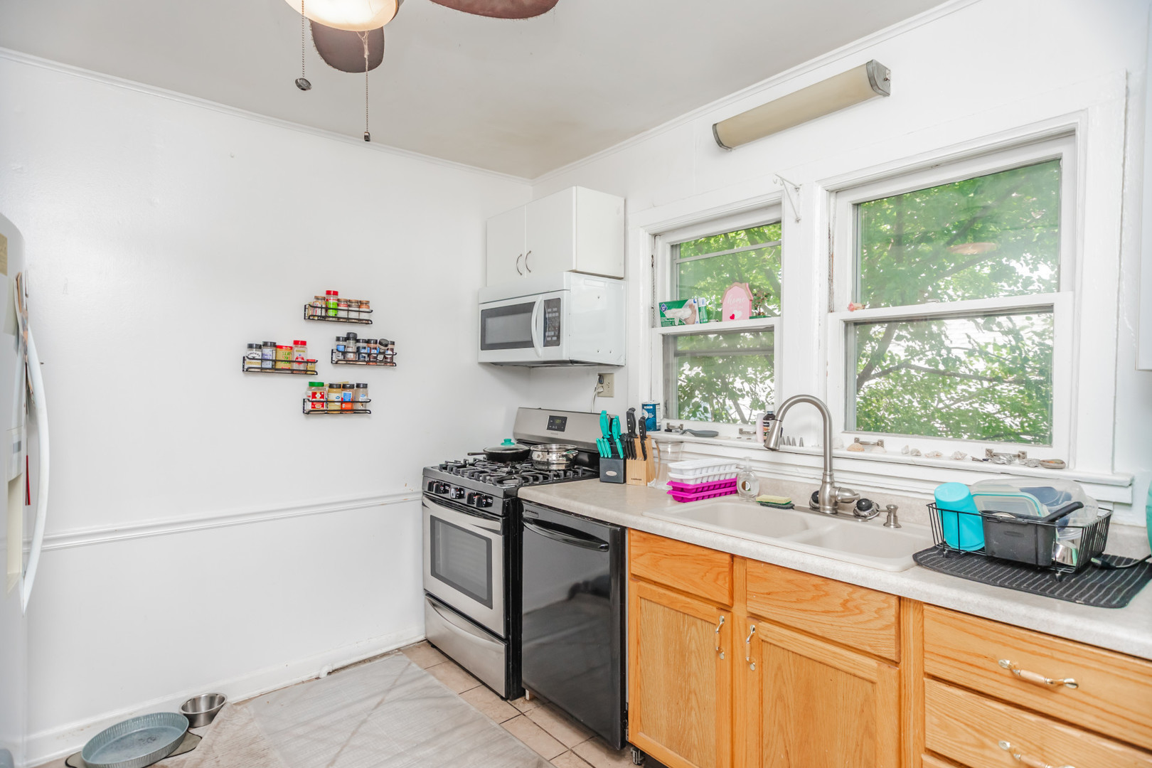 Forest Park, Illinois 60130, United States, 3 Bedrooms Bedrooms, ,3 BathroomsBathrooms,Residential,Contingent,187158