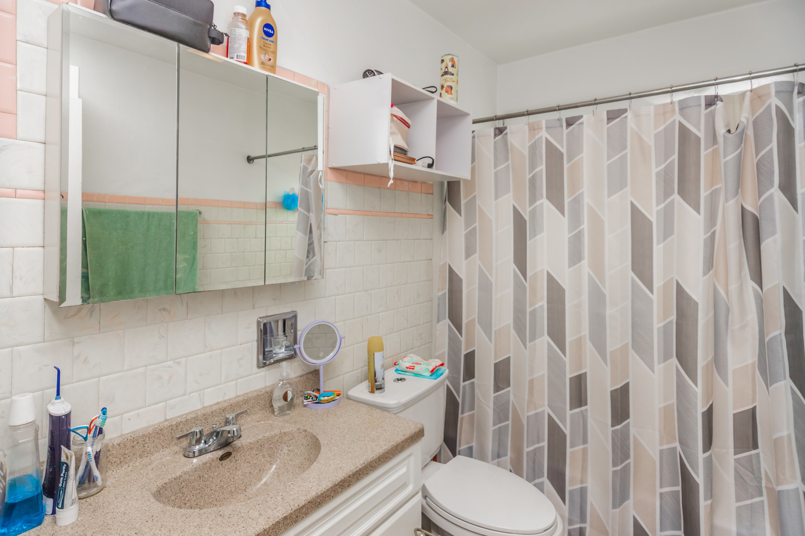 Forest Park, Illinois 60130, United States, 3 Bedrooms Bedrooms, ,3 BathroomsBathrooms,Residential,Contingent,187158