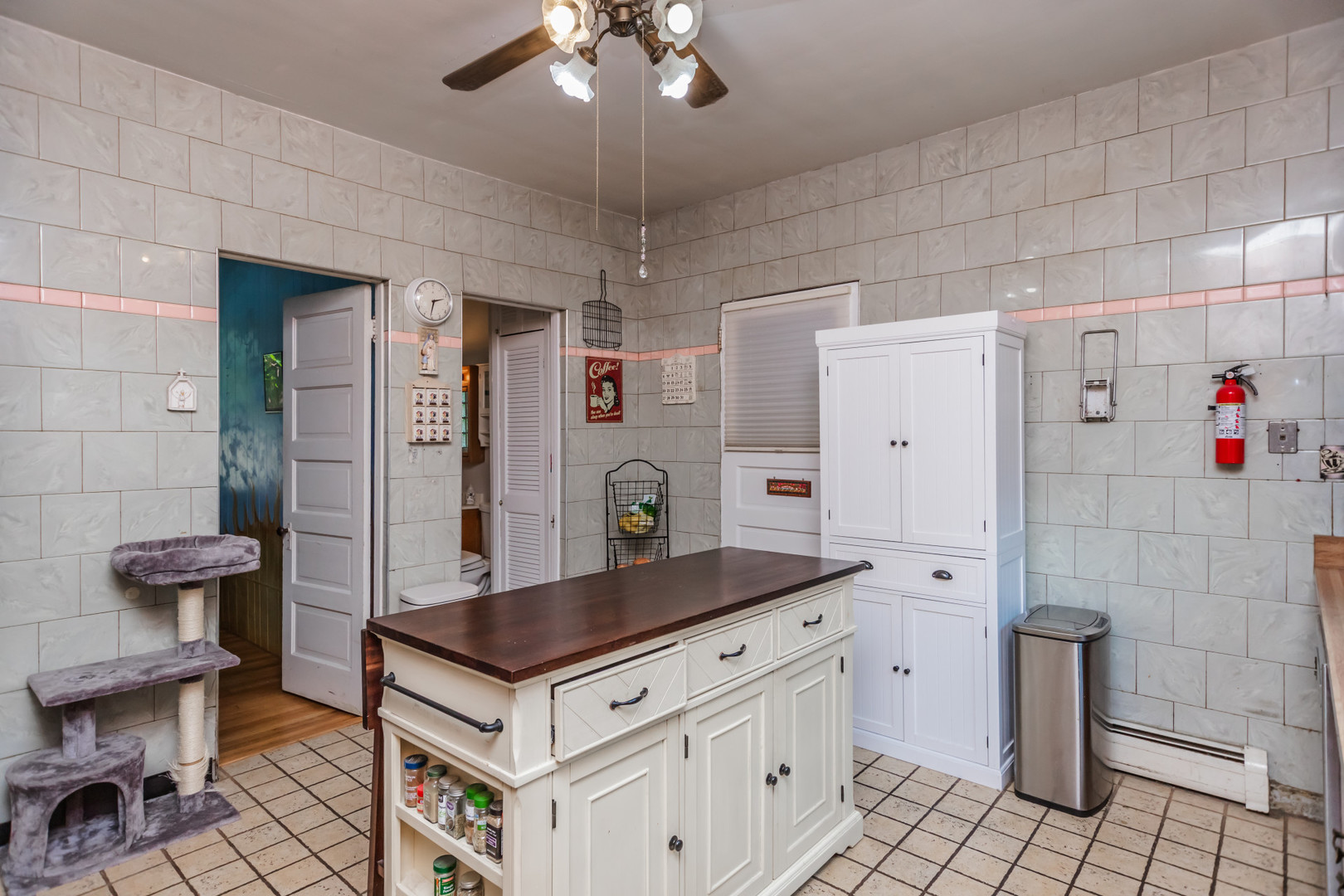 Forest Park, Illinois 60130, United States, 3 Bedrooms Bedrooms, ,3 BathroomsBathrooms,Residential,Contingent,187158