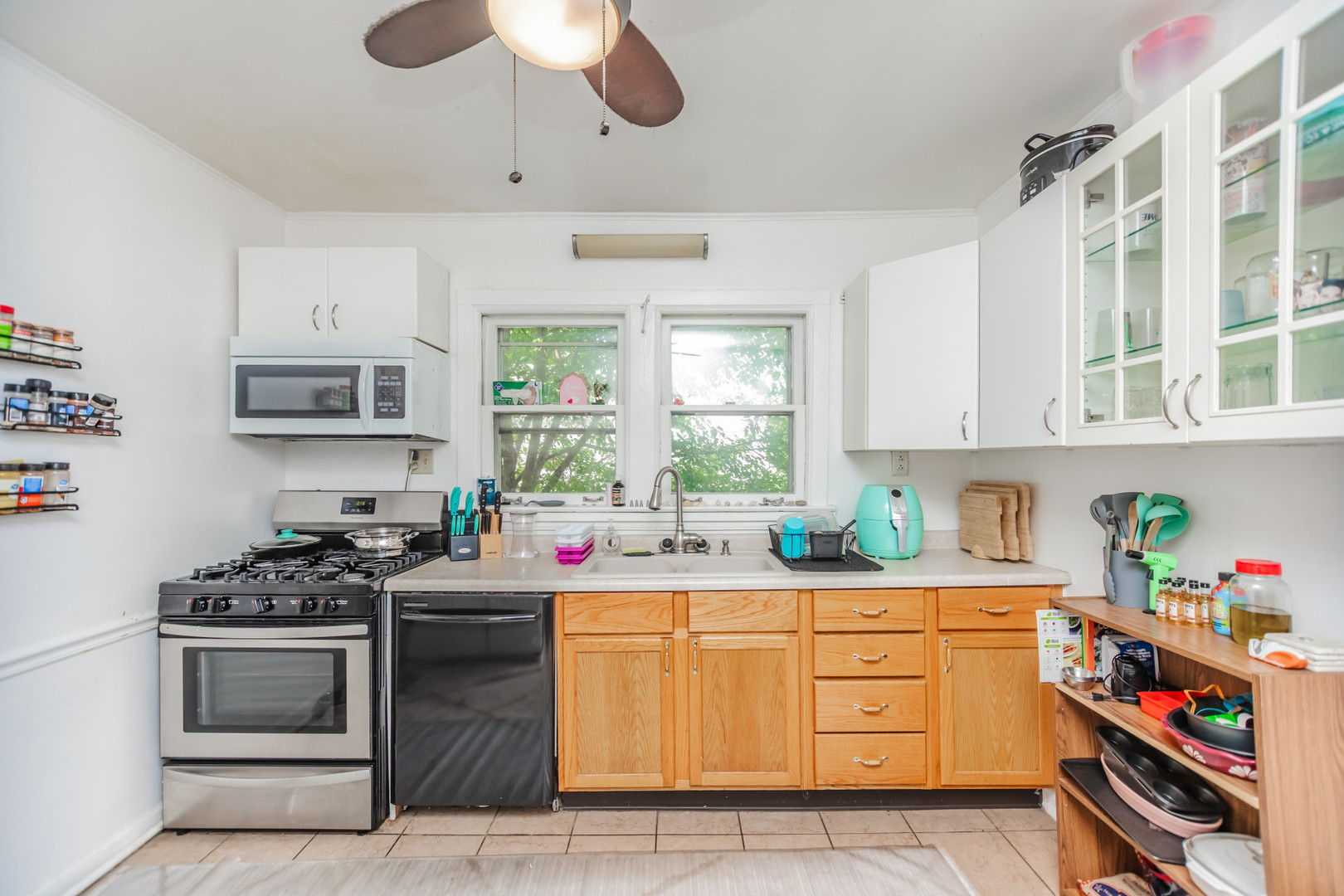 Forest Park, Illinois 60130, United States, 3 Bedrooms Bedrooms, ,3 BathroomsBathrooms,Residential,Contingent,187158